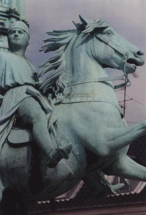 STATUE.JPG